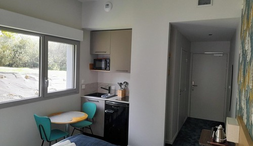 Comfort Studio, 1 Queen Bed, Kitchenette, Garden View