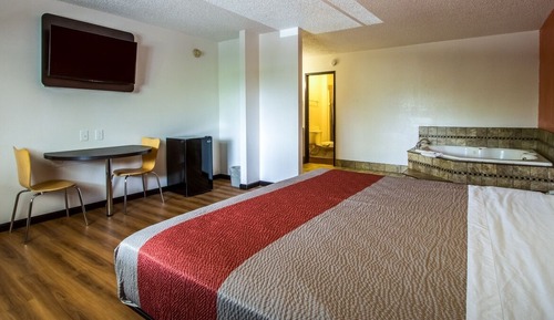 Deluxe Suite, 1 King Bed, Non Smoking, Hot Tub