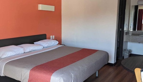 Standard Room, 1 King Bed, Smoking