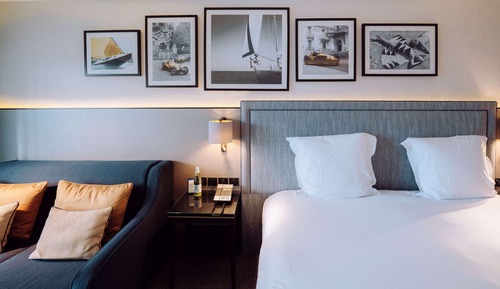 Suite, 1 King Bed (Rose Garden)