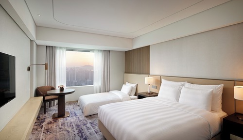 DELUXE DOUBLE WITH SOFA BED, LAKE VIEW