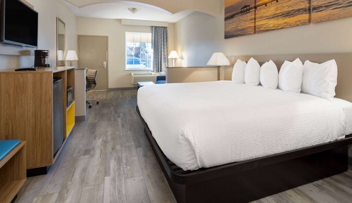 Standard Room, 1 King Bed, Accessible