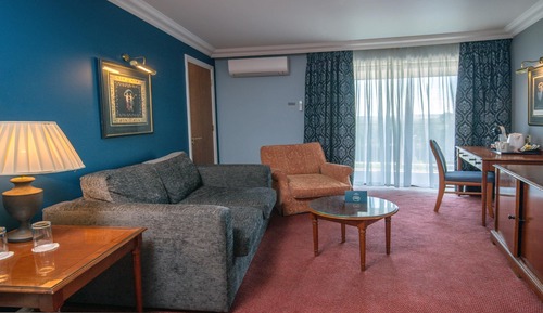 Suite, 1 King Bed, Non Smoking
