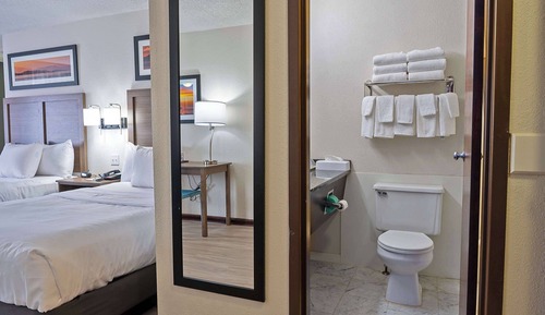 Room, Non Smoking (3 Double Beds)