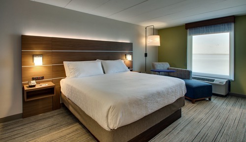 Standard Room, 1 King Bed, Accessible Bathtub (Communications)