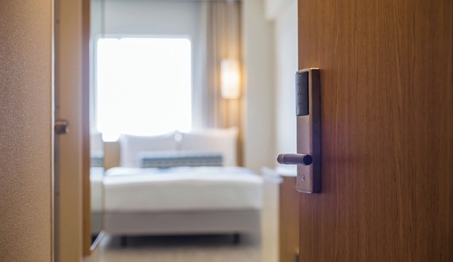 Room Selected at Check-In - Late Check-In 18PM - Non-Smoking