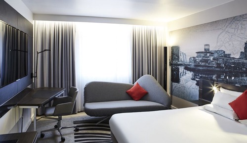 Deluxe Room, 1 Queen Bed with Sofa bed