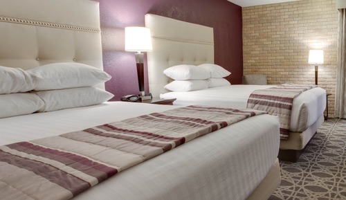 Deluxe Room, 2 Queen Beds, Accessible, Refrigerator & Microwave (Tub)