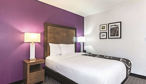 Room, 1 Queen Bed, Non Smoking (Mobility/Hearing)