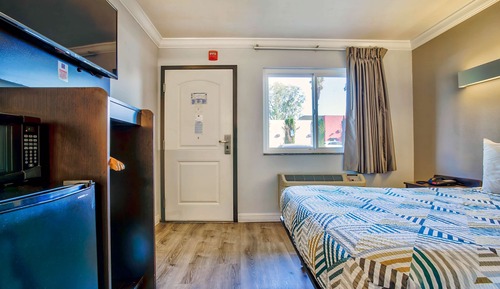 Standard Room, 1 King Bed, Accessible, Non Smoking