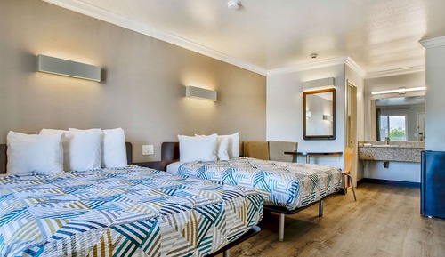 Standard Room, 2 Queen Beds, Non Smoking