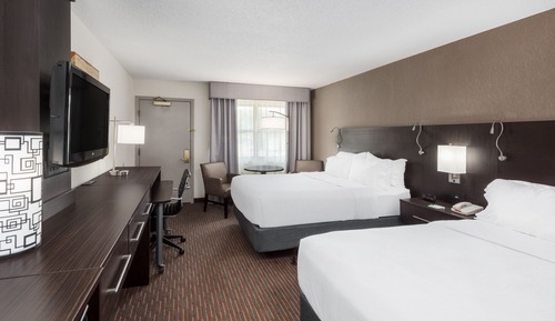 Standard Room, 2 Queen Beds, Pool View