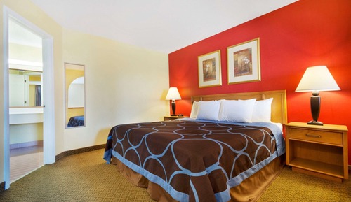 Studio Suite, 1 King Bed, Smoking