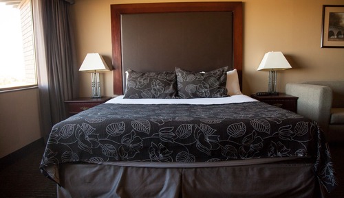 Deluxe Direct Pool Access Room, 1 King Bed