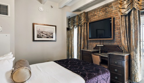 Room, 1 Queen Bed (Petite)