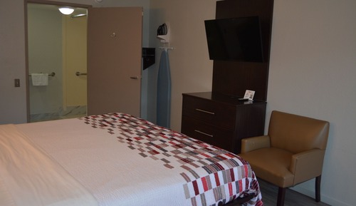 Business Room, 1 King Bed, Accessible, Non Smoking