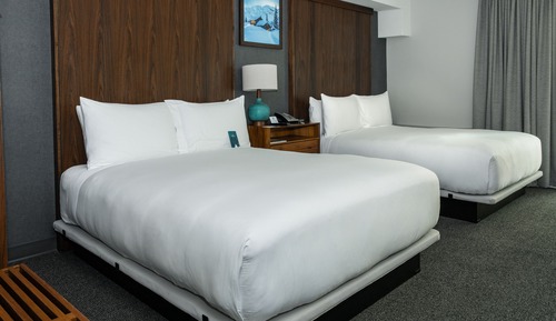 Double Room, 2 Queen Beds (No Pets)