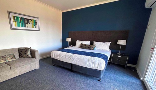 Queen & Sofa Bed Room (No Pets)