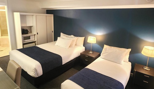 Queen Spa Room (No Pets)