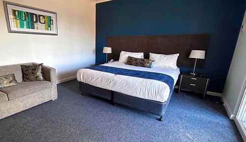 Queen & Sofa Bed Room (Pets)