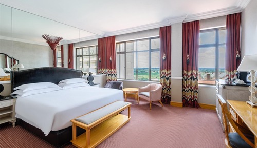 Deluxe Room, 1 King Bed (Club Access)