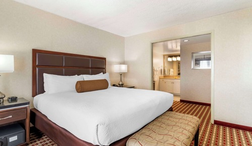 Suite, 1 King Bed, Non Smoking