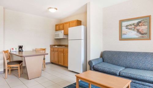 Efficiency, Standard Room, 1 Queen Bed