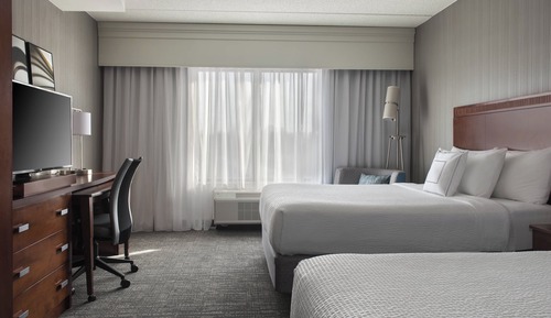 Room, 2 Queen Beds (Mobility Accessible, Tub)