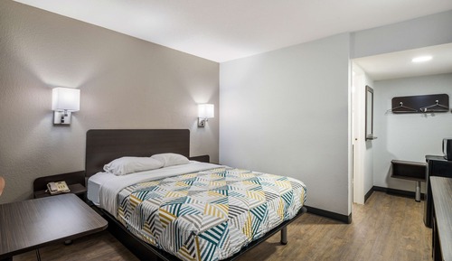 Standard Room, 1 Queen Bed, Non Smoking