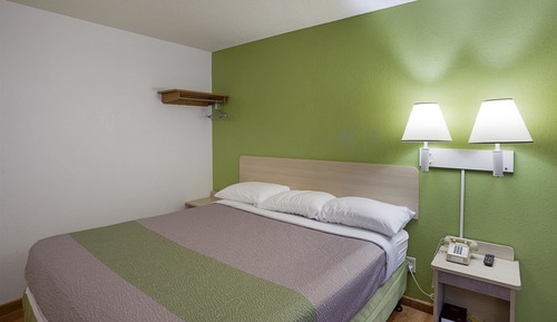 Deluxe Room, 1 King Bed, Non Smoking, Refrigerator