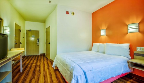 Deluxe Room, 1 Queen Bed, Accessible, Non Smoking