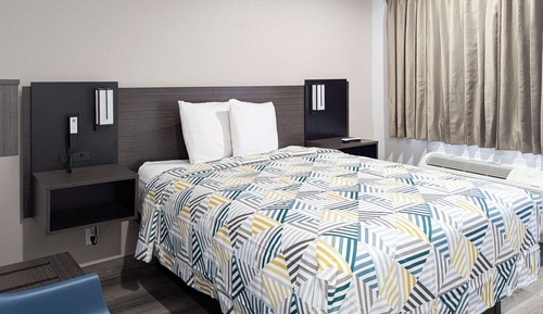 Standard Room, 1 Queen Bed, Accessible, Non Smoking