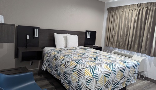 Standard Room, 1 Queen Bed, Accessible, Non Smoking