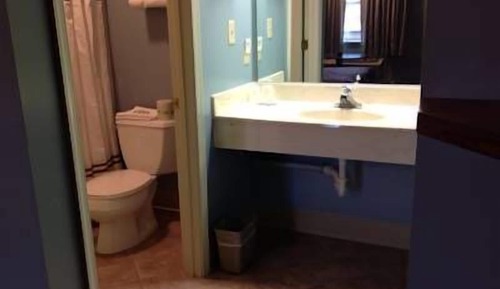 Standard Room, 1 King Bed, Smoking, Mountain View