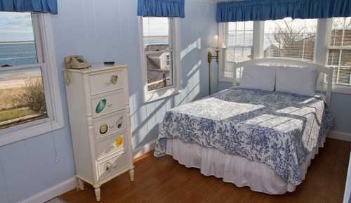 Superior Efficiency, One Queen Bed, Ocean View