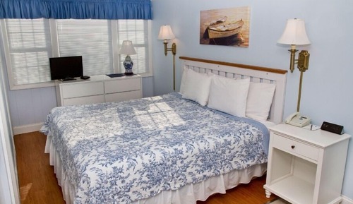 Deluxe Efficiency, One King Bed, Ocean View