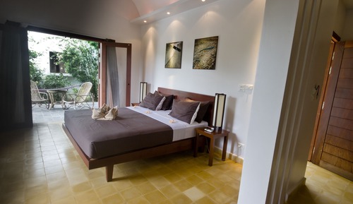 Room, Lake View