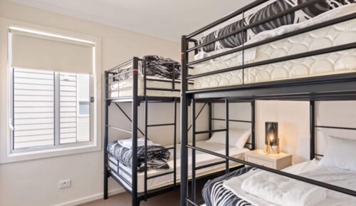 Deluxe 2 Bedroom Lakeview Cabin - Sleeps 6