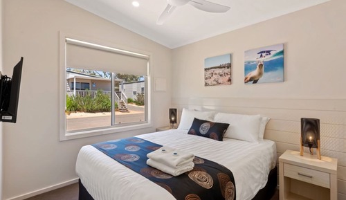 Deluxe 2 Bedroom Cabin - Sleeps 5