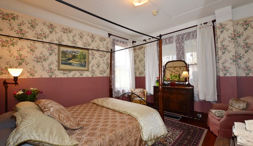 Economy Room, Shared Bathroom