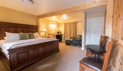 Basic Room, 1 King Bed, Mountain View