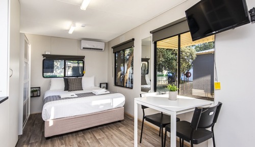 Economy Cabin, 1 Bedroom, Non Smoking, Shared Bathroom (Pet Friendly)