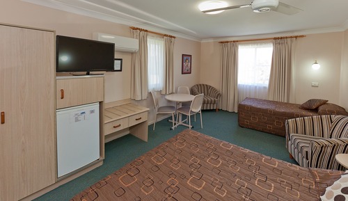 Standard Suite, 1 Bedroom, Non Smoking (3 PERSON DISABLED ROOM)