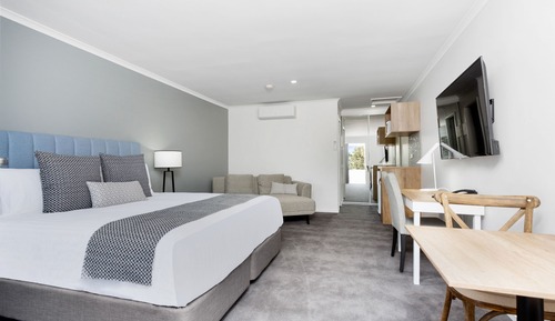 Premier Room, 1 King Bed, Accessible