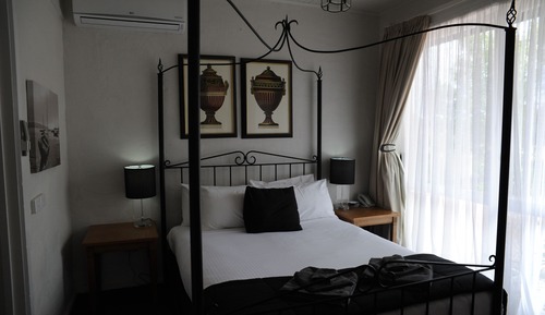 Eliza Romantic Spa Suite