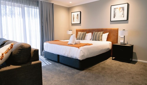 Deluxe Spa Suite