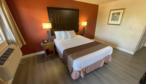 Economy Single Room, 1 Queen Bed