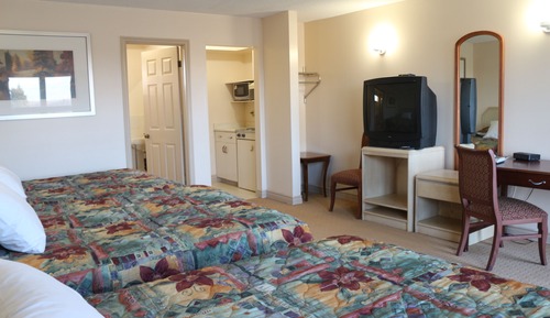 Family Room, Kitchenette