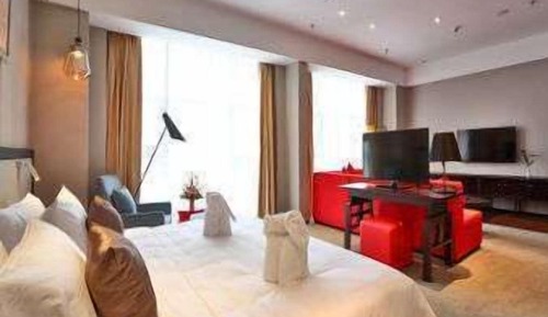 Executive Suite, 1 King Bed, Smoking