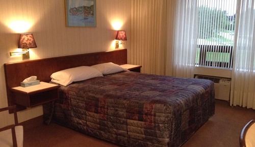 Premium Room (1 Queen & 1 Single Bed)